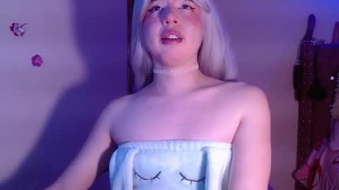 Snapshot of sakuraa_9 chatting on September 17, 3:26 pm saku online show from September 17, 3:26 pm