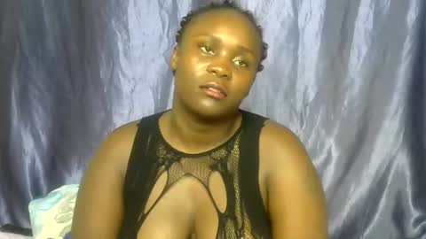 sally_bee1 online show from July 19, 3:03 pm