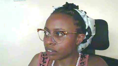 sallykim0 online show from June 18, 2:33 pm