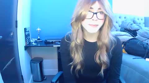 sallyyy22211 online show from September 16, 8:17 am