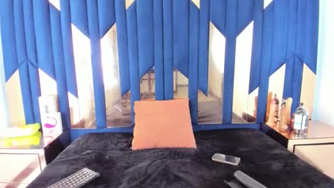 salmaportman_ online show from December 4, 5:34 pm