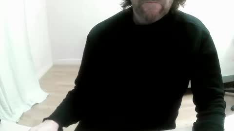 Snapshot of saltimbanquier chatting on December 3, 8:11 am Saltimbanquier Salt ou Banquier online show from December 3, 8:11 am