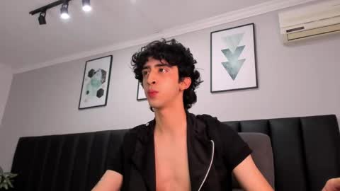 salvatore  online show from February 13, 9:06 pm