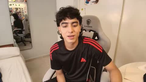 salvatore_montt online show from December 5, 8:17 pm