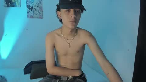 sam__cute online show from January 7, 11:35 pm