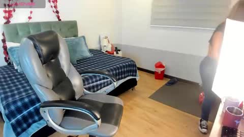 Sam and Molly online show from February 19, 7:26 pm