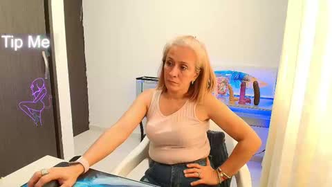 Snapshot of samanta_stone69 chatting on September 23, 9:54 pm Samanta Stone online show from September 23, 9:54 pm