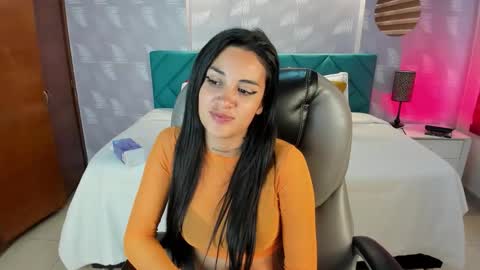 Snapshot of samantha__gomez1 chatting on September 25, 3:19 pm natalia online show from September 25, 3:19 pm