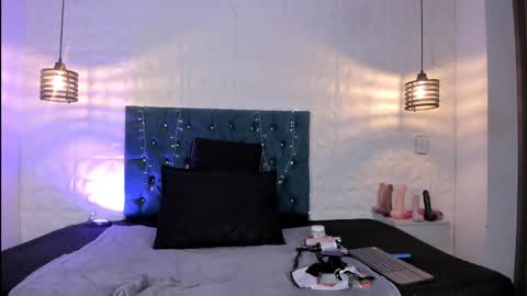 samantha_foxyy online show from May 14, 10:35 am
