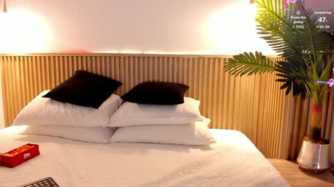 samantha_sra_ online show from April 1, 12:44 am