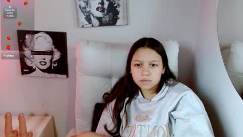 Snapshot of samantharoldan chatting on October 10, 3:29 pm Samantha online show from October 10, 3:29 pm