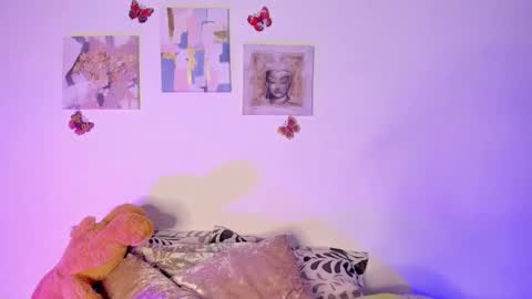 Samara is my name a pleasure delighted that you are here leave your thumb up it is important to me online show from January 31, 1:33 am