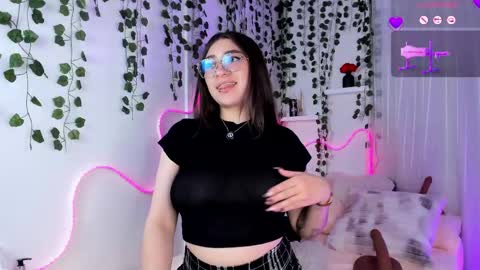 Samii Evans online show from May 6, 5:46 am