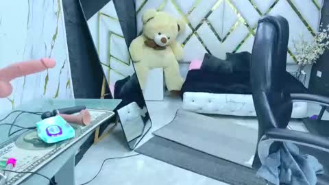 Luisa online show from November 28, 1:18 pm