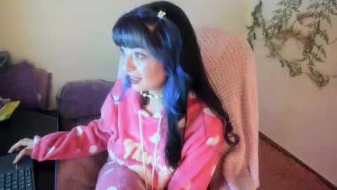   online show from October 25, 6:35 am