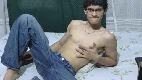 samuel_hills_ii online show from February 25, 8:12 pm