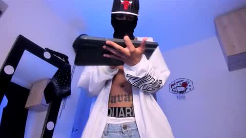   online show from February 3, 6:40 am