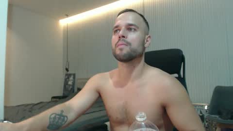 Snapshot of sandro_best chatting on September 20, 3:04 pm DeAlex online show from September 20, 3:04 pm