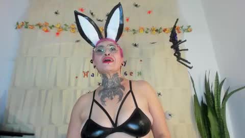 Snapshot of sandyrosee_ chatting on October 23, 4:58 am Sandy Rose online show from October 23, 4:58 am