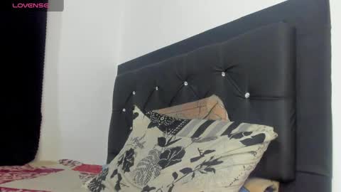 Santibrown online show from April 30, 8:57 pm