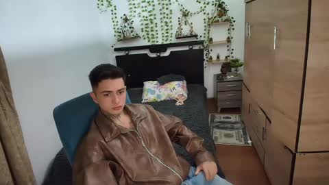 santi_ss online show from May 6, 12:38 am
