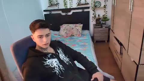 santi_ss online show from August 4, 3:30 pm