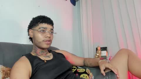 Snapshot of santi_xximo chatting on October 22, 10:33 pm Santiago online show from October 22, 10:33 pm