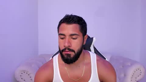 santiago_huntt online show from October 13, 8:22 pm