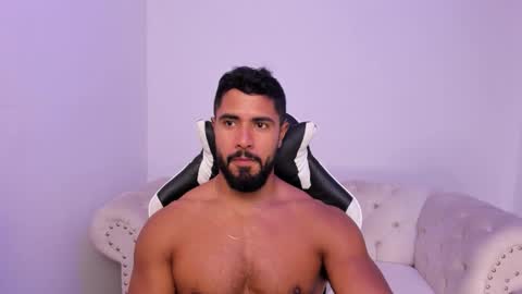 santiago_huntt online show from March 3, 9:11 pm