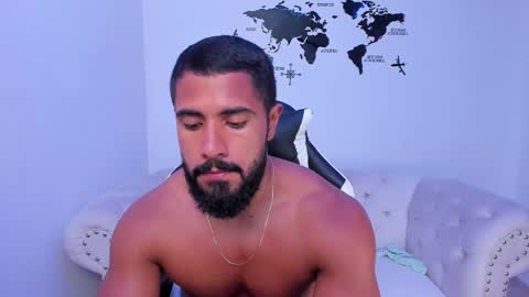 santiago_huntt online show from September 25, 9:44 pm