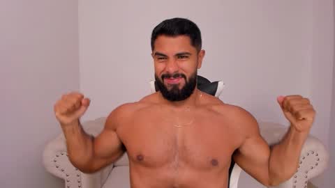 santiago_huntt online show from January 9, 12:33 pm