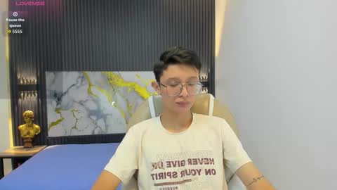 santiago_russo18 online show from September 27, 12:25 pm