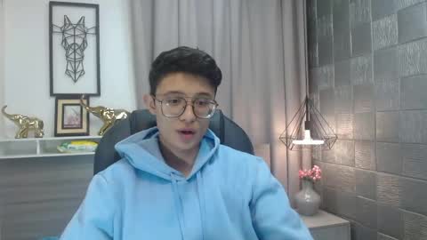 santiago_russo18 online show from April 18, 11:45 am