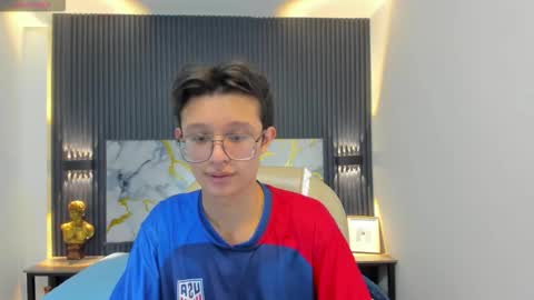 santiago_russo18 online show from October 28, 3:02 pm