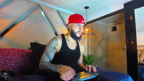 Santiago Hincapiie online show from February 25, 4:49 am