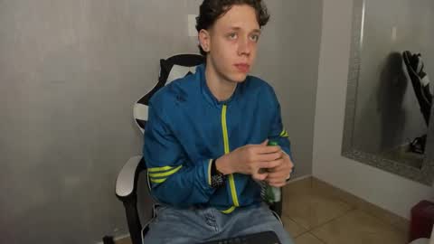 Snapshot of santiceballo chatting on October 22, 7:59 pm Julius Novachrono online show from October 22, 7:59 pm