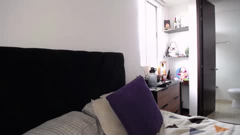 Santii online show from February 7, 7:59 pm