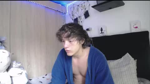 Santii online show from April 21, 2:02 pm