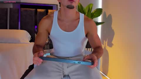 Santiago Seans online show from November 16, 1:02 pm