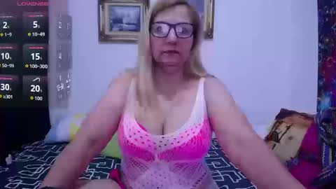 Snapshot of sara211 chatting on September 26, 2:25 pm sara online show from September 26, 2:25 pm