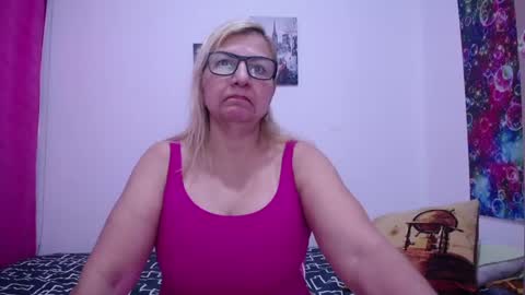 Snapshot of sara211 chatting on February 2, 3:17 pm sara online show from February 2, 3:17 pm