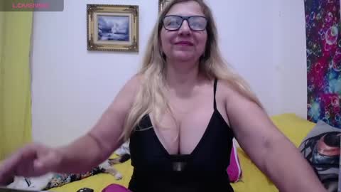 sara online show from May 6, 11:33 pm