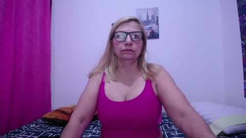 Snapshot of sara211 chatting on February 1, 12:58 pm sara online show from February 1, 12:58 pm