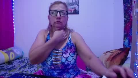 Snapshot of sara211 chatting on March 11, 3:02 pm sara online show from March 11, 3:02 pm