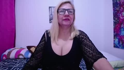 Snapshot of sara211 chatting on February 18, 2:27 pm sara online show from February 18, 2:27 pm