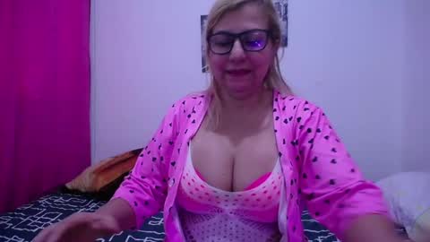 Snapshot of sara211 chatting on February 4, 3:47 pm sara online show from February 4, 3:47 pm