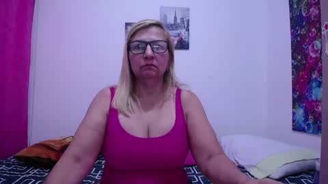 Snapshot of sara211 chatting on February 1, 4:00 pm sara online show from February 1, 4:00 pm