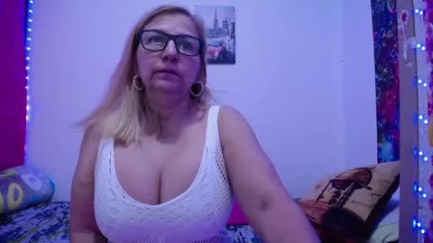 Snapshot of sara211 chatting on March 10, 11:34 am sara online show from March 10, 11:34 am