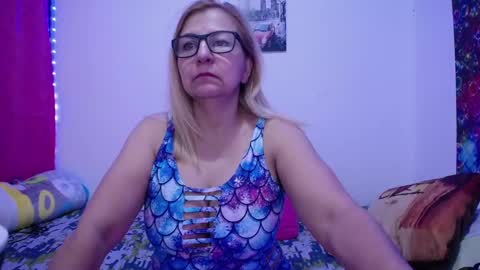 Snapshot of sara211 chatting on March 11, 11:55 am sara online show from March 11, 11:55 am