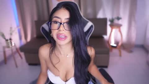 Sara  online show from February 25, 3:31 pm